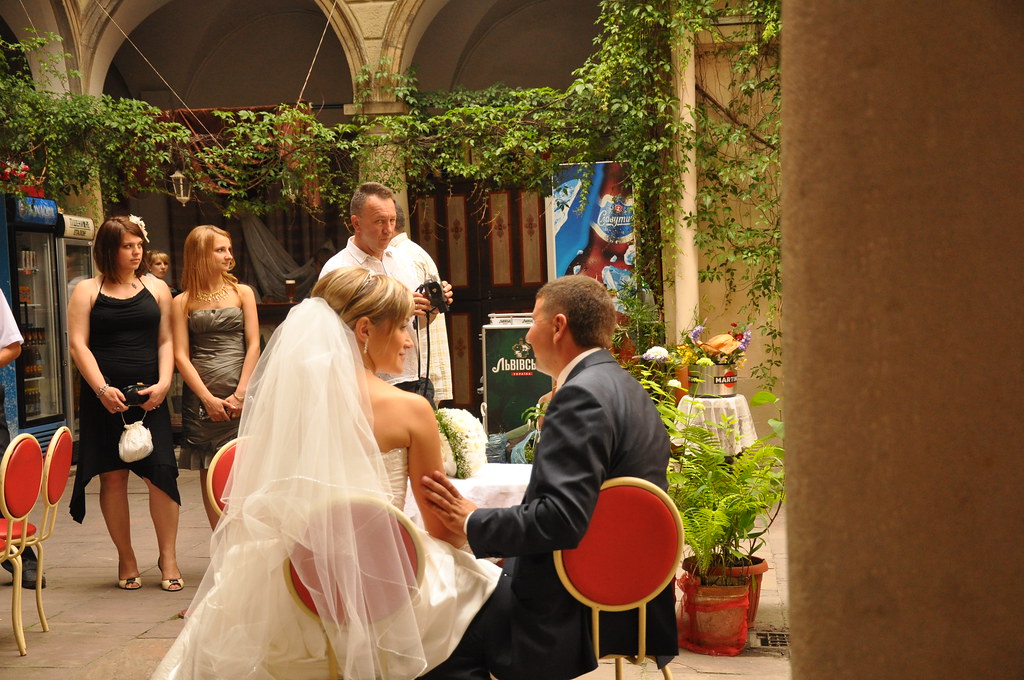 wedding pictures inside the Italian Yard